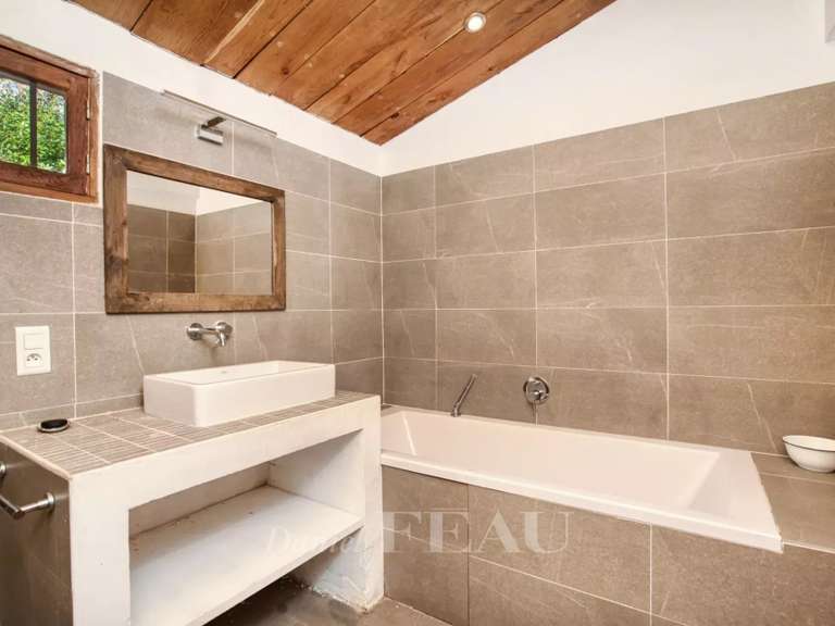 House Bagnols-en-Forêt - 4 bedrooms - 111m²