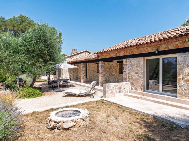 House Bagnols-en-Forêt - 4 bedrooms - 150m²