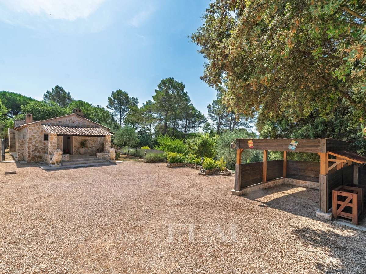 House Bagnols-en-Forêt