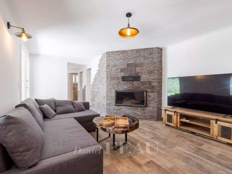 House Bagnols-en-Forêt - 4 bedrooms - 150m²