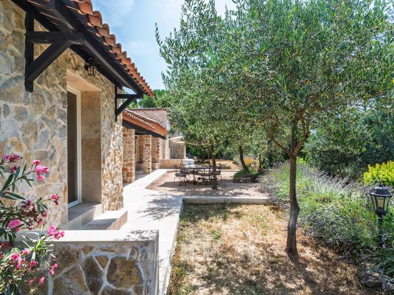 House Bagnols-en-Forêt - 4 bedrooms - 150m²