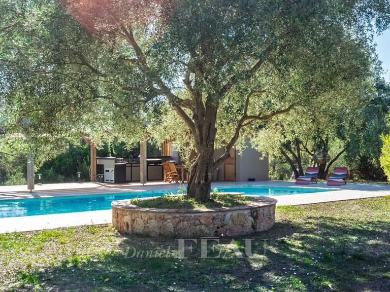 House Bagnols-en-Forêt - 7 bedrooms - 487m²