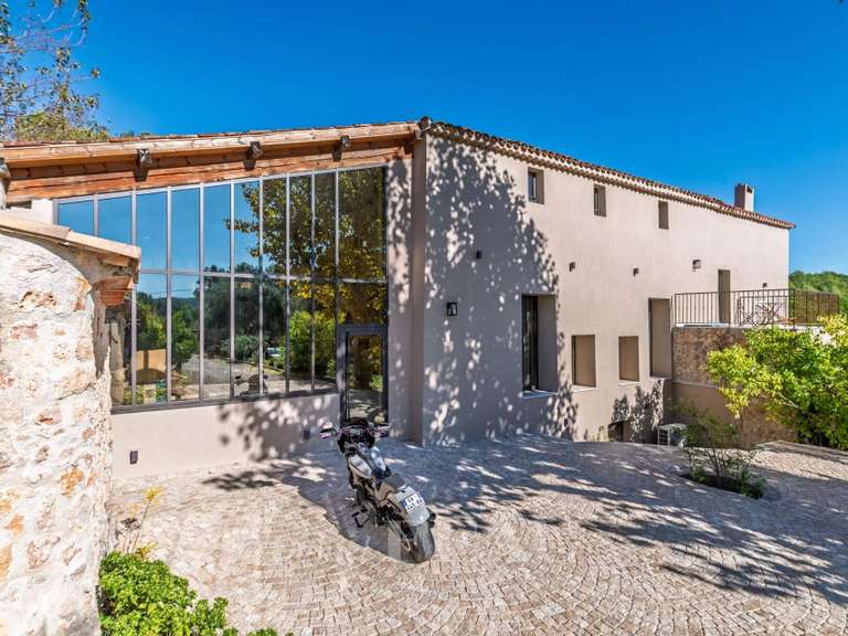 House Bagnols-en-Forêt - 7 bedrooms - 487m²