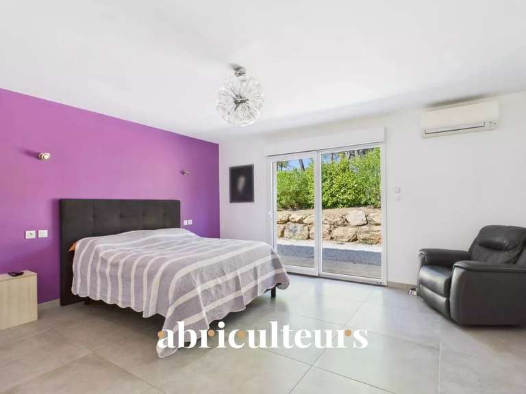 House Bagnols-en-Forêt - 3 bedrooms - 186m²