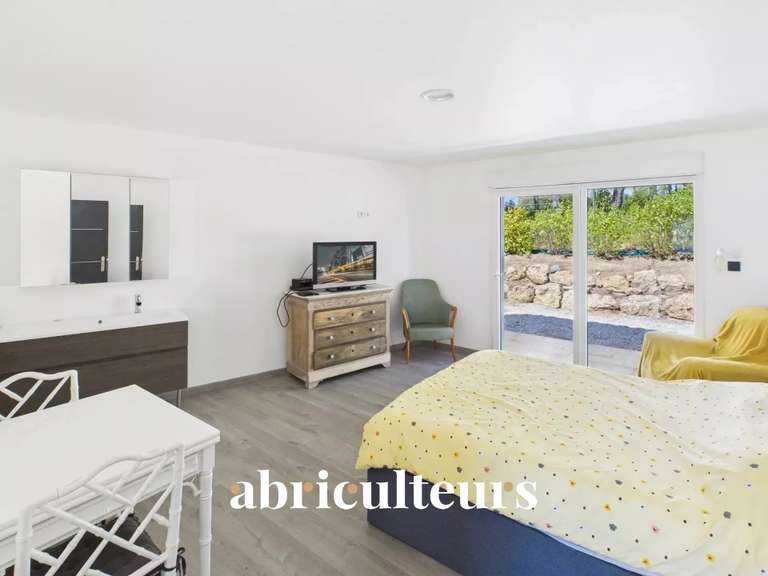 House Bagnols-en-Forêt - 3 bedrooms - 186m²