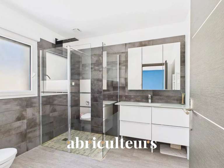 House Bagnols-en-Forêt - 3 bedrooms - 186m²