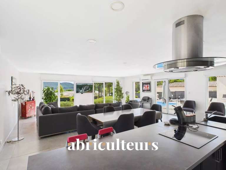 House Bagnols-en-Forêt - 3 bedrooms - 186m²