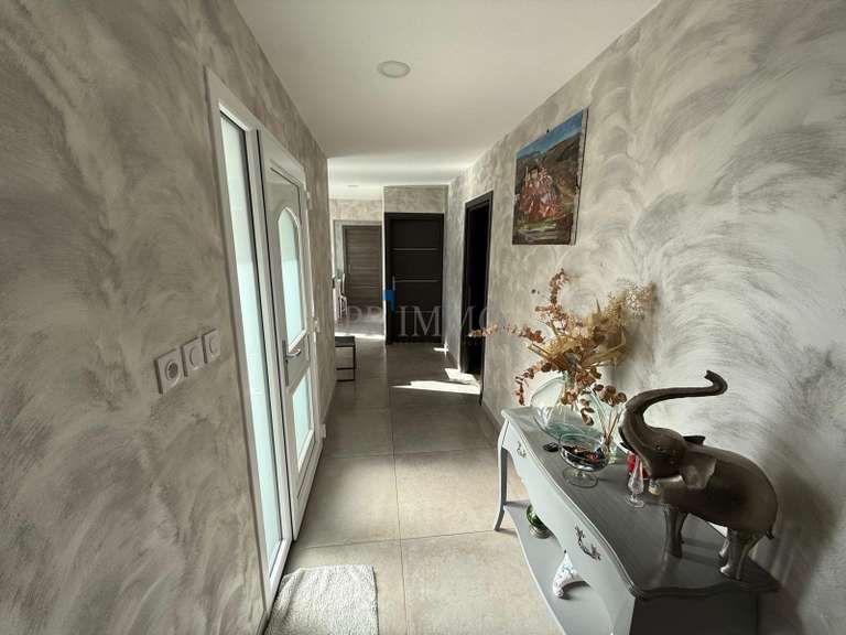 House Bagnols-en-Forêt - 3 bedrooms - 186m²