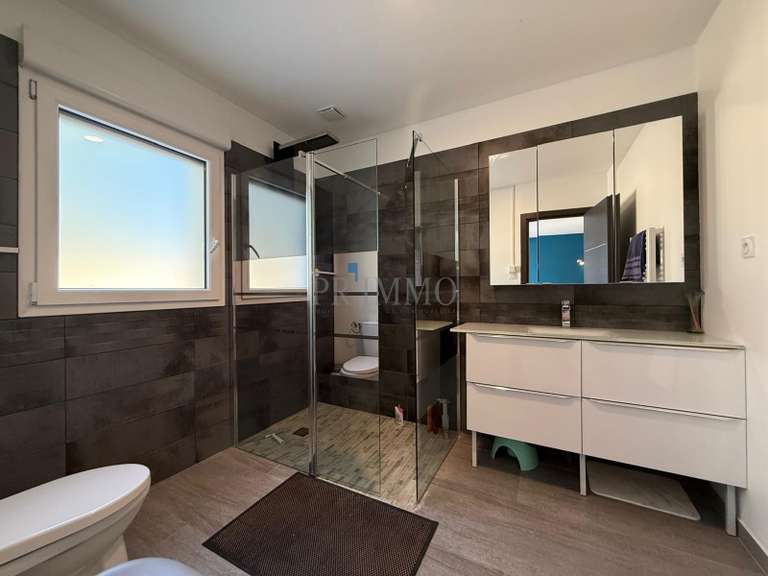 House Bagnols-en-Forêt - 3 bedrooms - 186m²