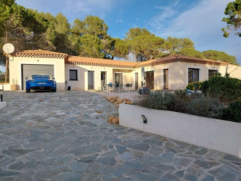 House Bagnols-en-Forêt - 3 bedrooms - 186m²