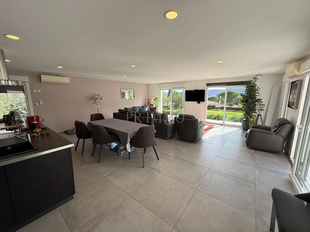 House Bagnols-en-Forêt