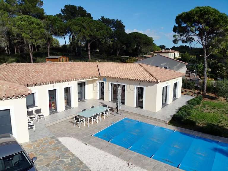 House Bagnols-en-Forêt - 3 bedrooms - 186m²