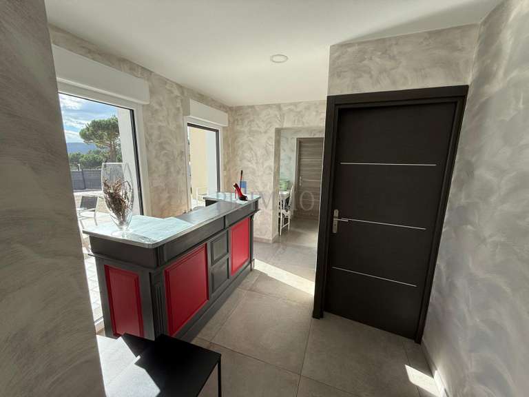 House Bagnols-en-Forêt - 3 bedrooms - 186m²