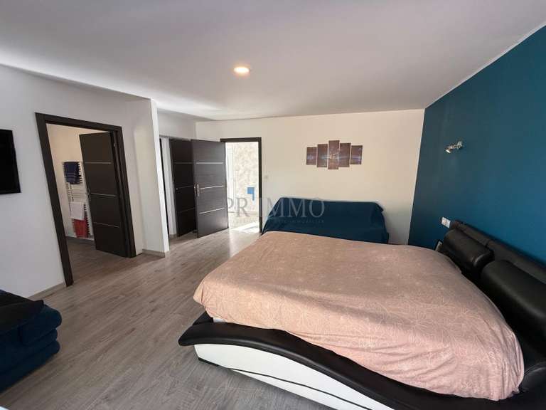 House Bagnols-en-Forêt - 3 bedrooms - 186m²