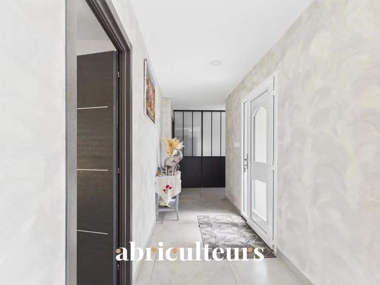 Maison Bagnols-en-Forêt - 3 chambres - 186m²