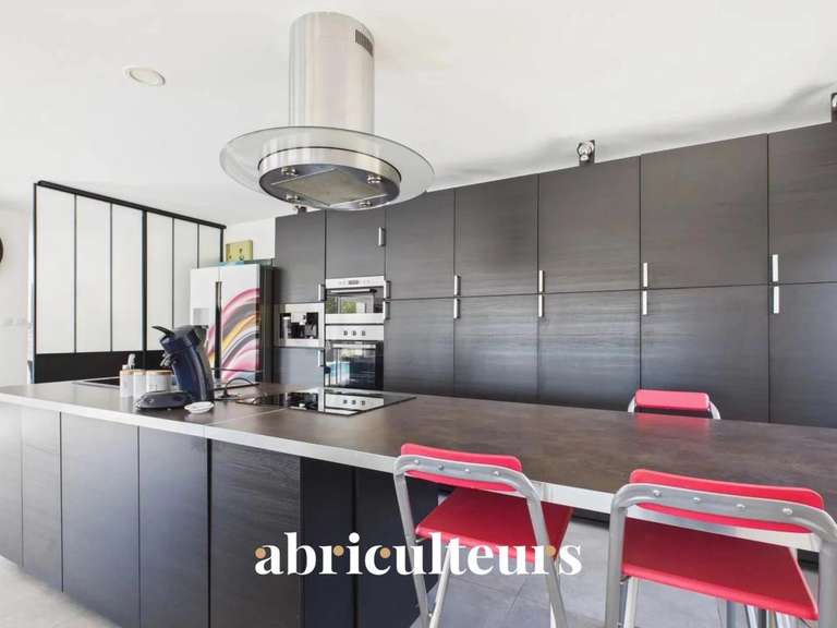 Maison Bagnols-en-Forêt - 3 chambres - 186m²