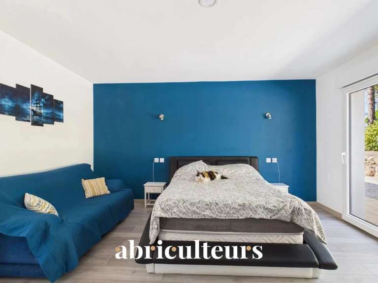 Maison Bagnols-en-Forêt - 3 chambres - 186m²