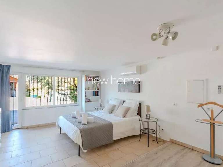 Maison Bagnols-en-Forêt - 4 chambres - 160m²