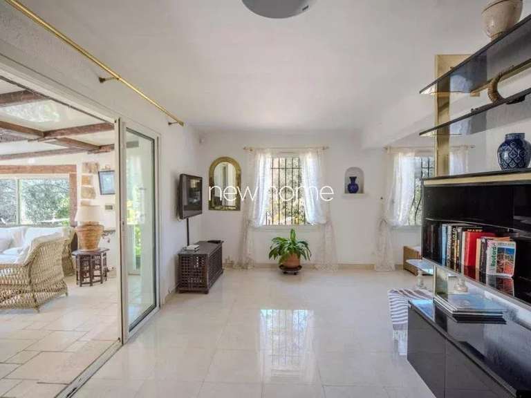 Maison Bagnols-en-Forêt - 4 chambres - 160m²