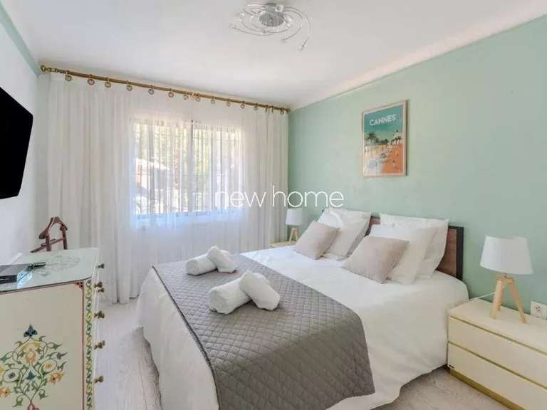 Maison Bagnols-en-Forêt - 4 chambres - 160m²