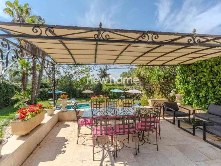 Maison Bagnols-en-Forêt - 4 chambres - 160m²