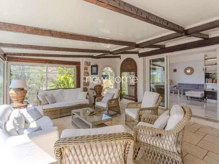 Maison Bagnols-en-Forêt - 4 chambres - 160m²