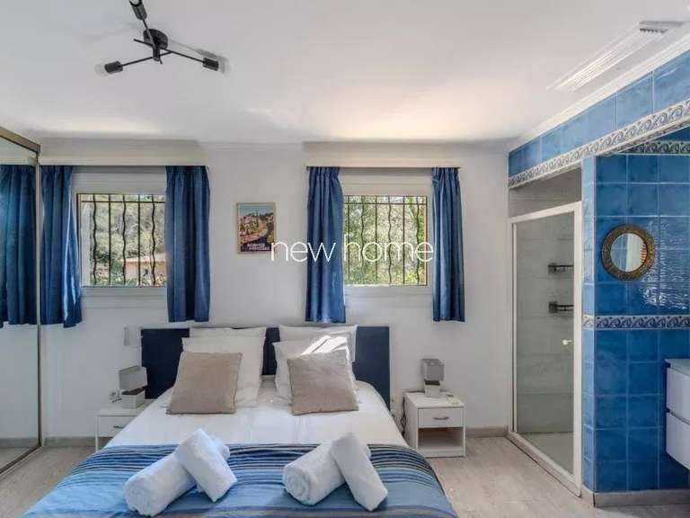 Maison Bagnols-en-Forêt - 4 chambres - 160m²