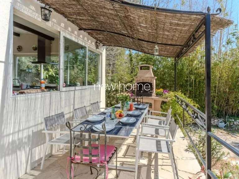 Maison Bagnols-en-Forêt - 4 chambres - 160m²