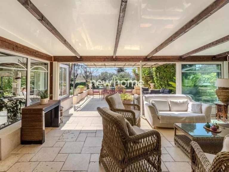 Maison Bagnols-en-Forêt - 4 chambres - 160m²