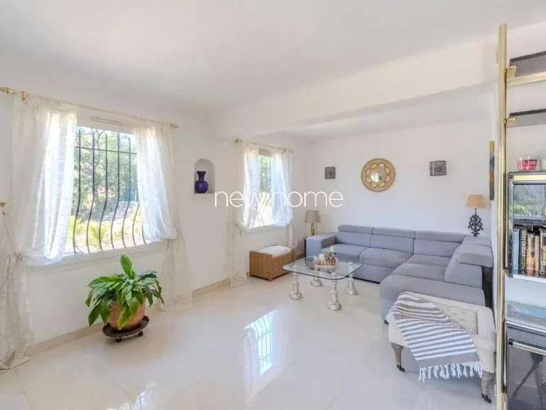 Maison Bagnols-en-Forêt - 4 chambres - 160m²