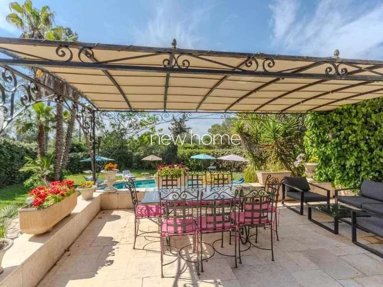 Maison Bagnols-en-Forêt - 4 chambres - 160m²