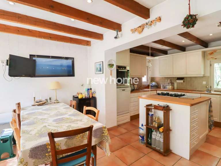 Maison Bagnols-en-Forêt - 4 chambres - 195m²