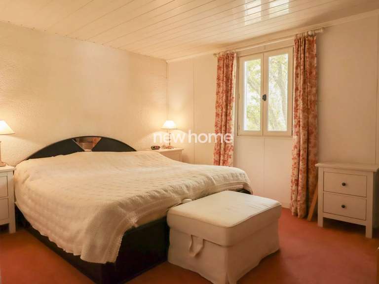 Maison Bagnols-en-Forêt - 4 chambres - 195m²