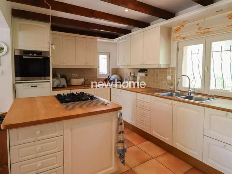 Maison Bagnols-en-Forêt - 4 chambres - 195m²