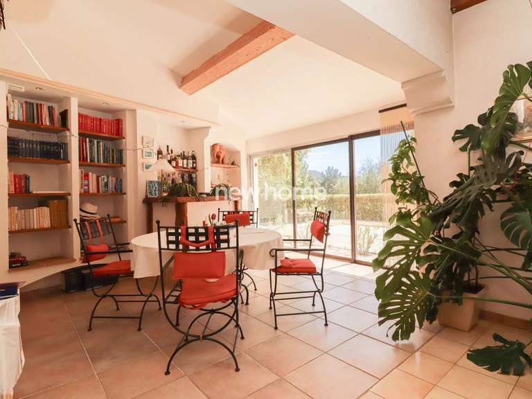 Maison Bagnols-en-Forêt - 4 chambres - 195m²