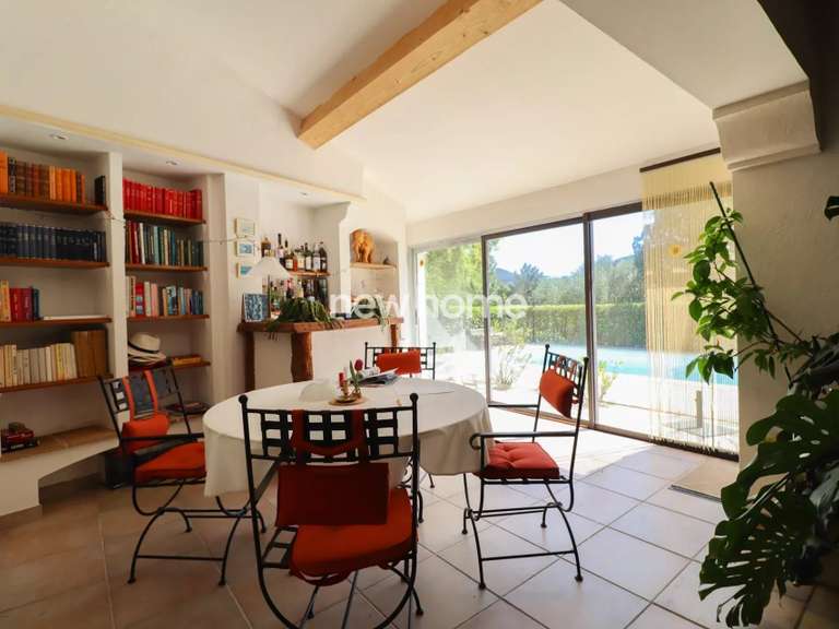 Maison Bagnols-en-Forêt - 4 chambres - 195m²