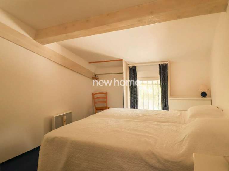 Maison Bagnols-en-Forêt - 4 chambres - 195m²