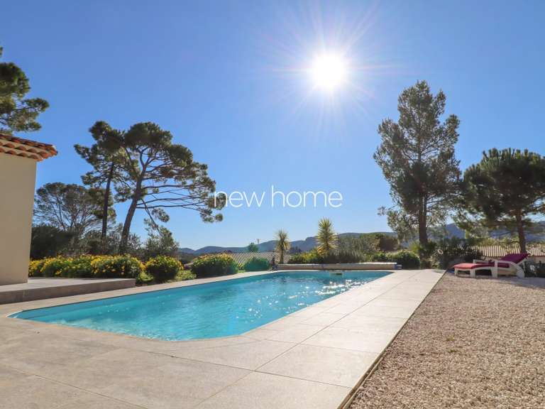 Maison Bagnols-en-Forêt - 3 chambres - 180m²