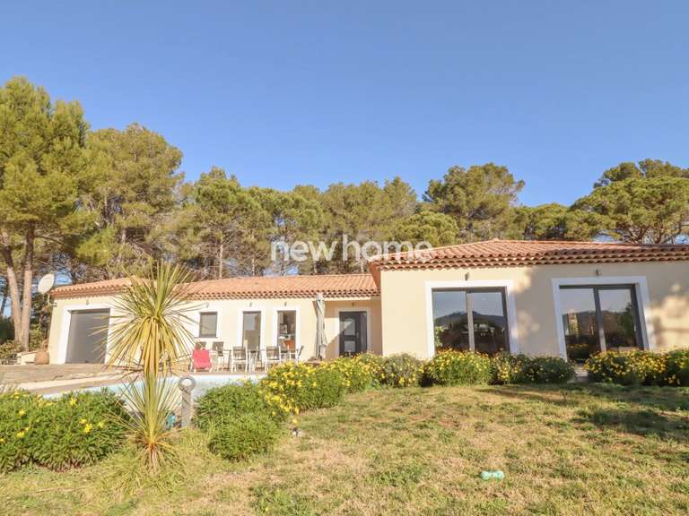 Maison Bagnols-en-Forêt - 3 chambres - 180m²