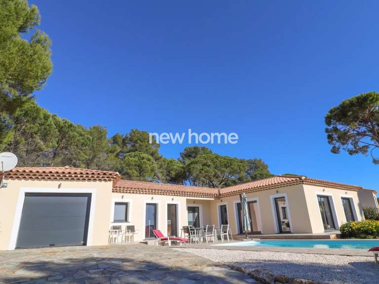 Maison Bagnols-en-Forêt - 3 chambres - 180m²