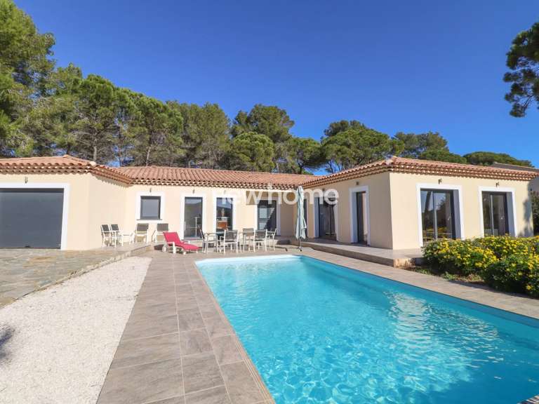 Maison Bagnols-en-Forêt - 3 chambres - 180m²