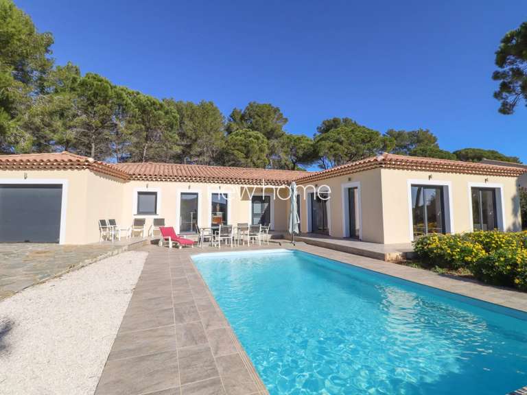 Maison Bagnols-en-Forêt - 3 chambres - 180m²