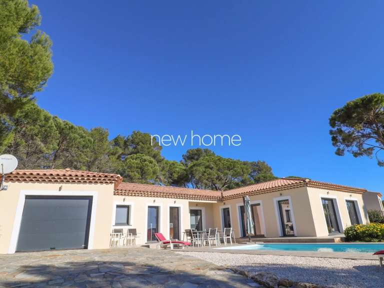 Maison Bagnols-en-Forêt - 3 chambres - 180m²