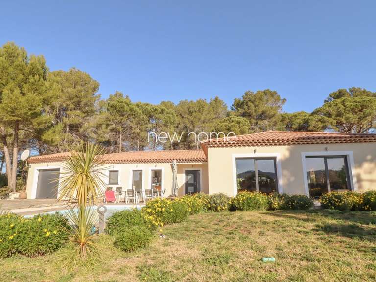 Maison Bagnols-en-Forêt - 3 chambres - 180m²