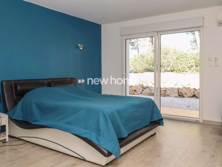 Maison Bagnols-en-Forêt - 3 chambres - 180m²