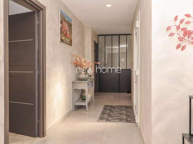 Maison Bagnols-en-Forêt - 3 chambres - 180m²