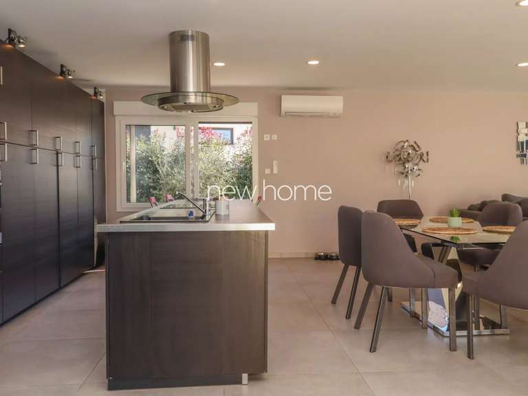 Maison Bagnols-en-Forêt - 3 chambres - 180m²