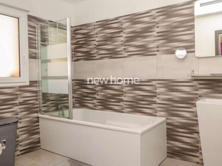 Maison Bagnols-en-Forêt - 3 chambres - 180m²