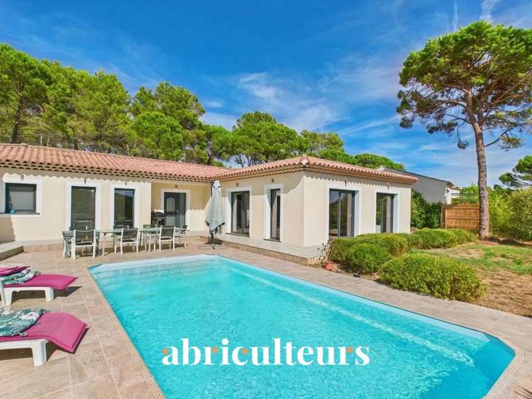 Maison Bagnols-en-Forêt - 3 chambres - 186m²