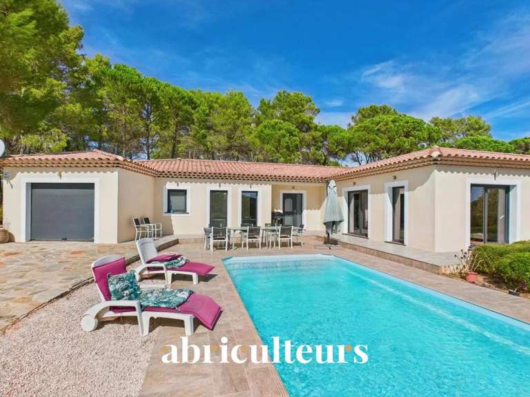 Maison Bagnols-en-Forêt - 3 chambres - 186m²